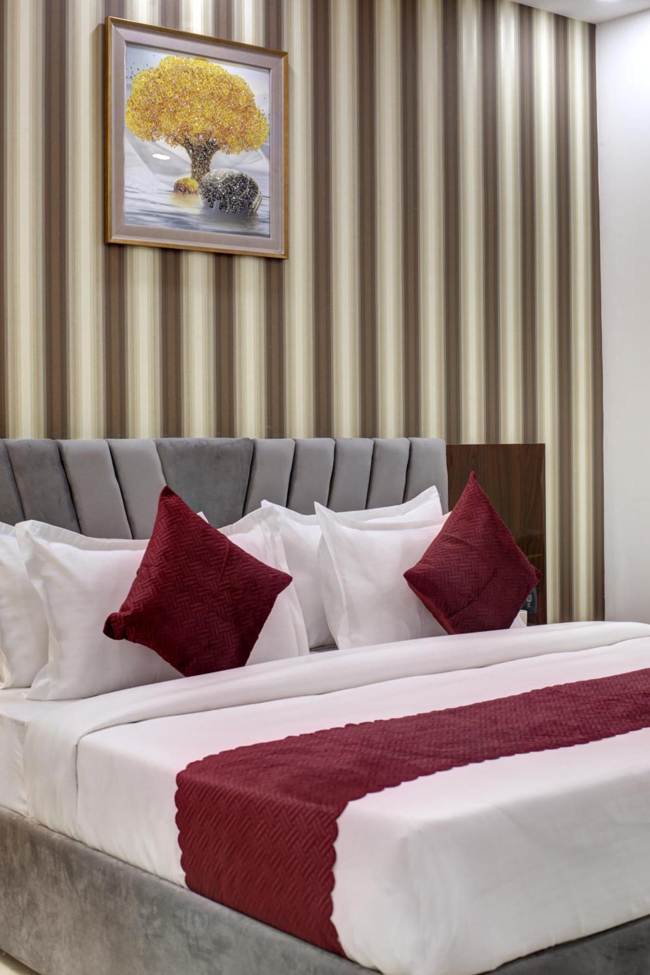 Limewood Stay - Millennium Huda City Center Gurgaon Exterior foto